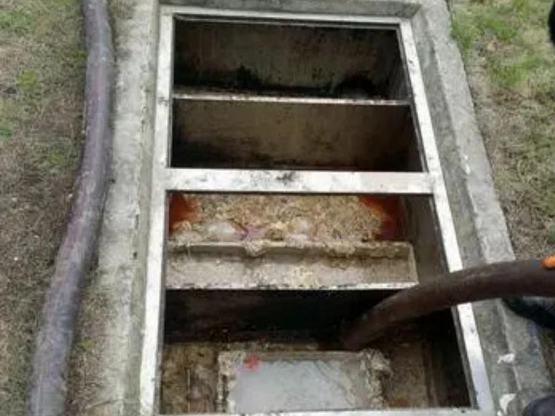 雷鸣镇隔油池清理