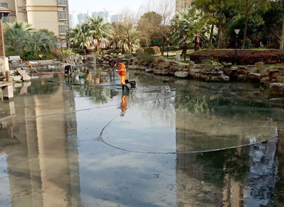 雷鸣镇景观池淤泥清理