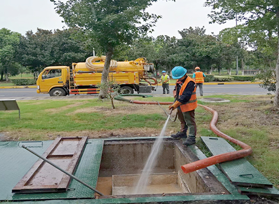 雷鸣镇化油池清理